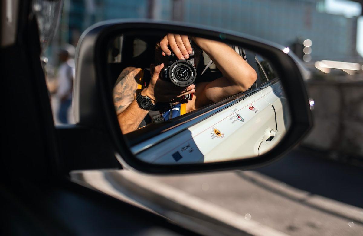 Condominio: fotografare le auto in sosta  reato?